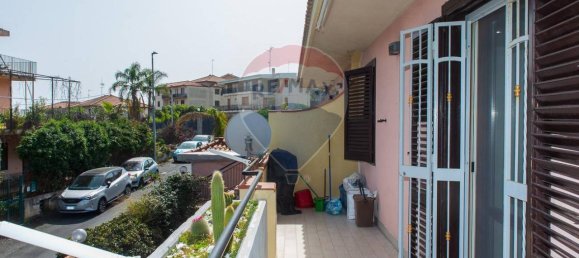 3-salle Appartement à Aci Castello, Italy No. 14775 26