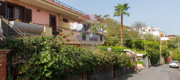 3-salle Appartement à Aci Castello, Italy No. 14775 36