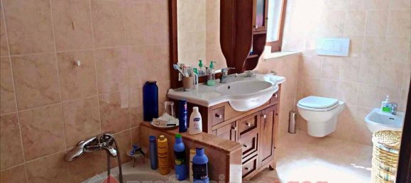 3 bedrooms Villa in Perugia, Italy No. 5574 9