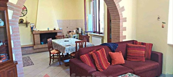 3 bedrooms Villa in Perugia, Italy No. 5574 3