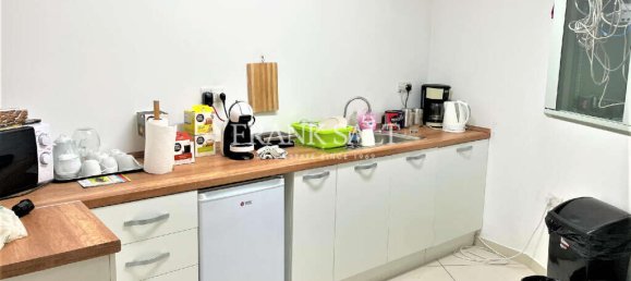 Office in Ta' Xbiex, Malta No. 12369 12