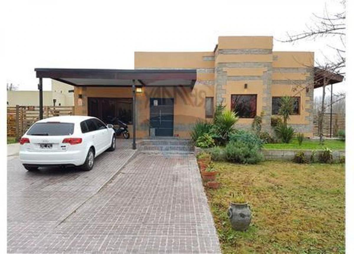 3 bedrooms House in Escobar, Argentina No. 79606