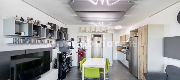 Apartamento de 2 dormitorios en Desenzano del Garda, Italy No. 262851 8