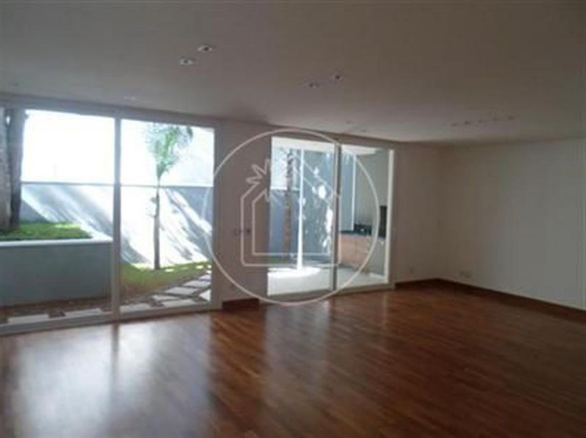 Casa de 4 dormitorios en Sao Paulo, Brazil No. 553041