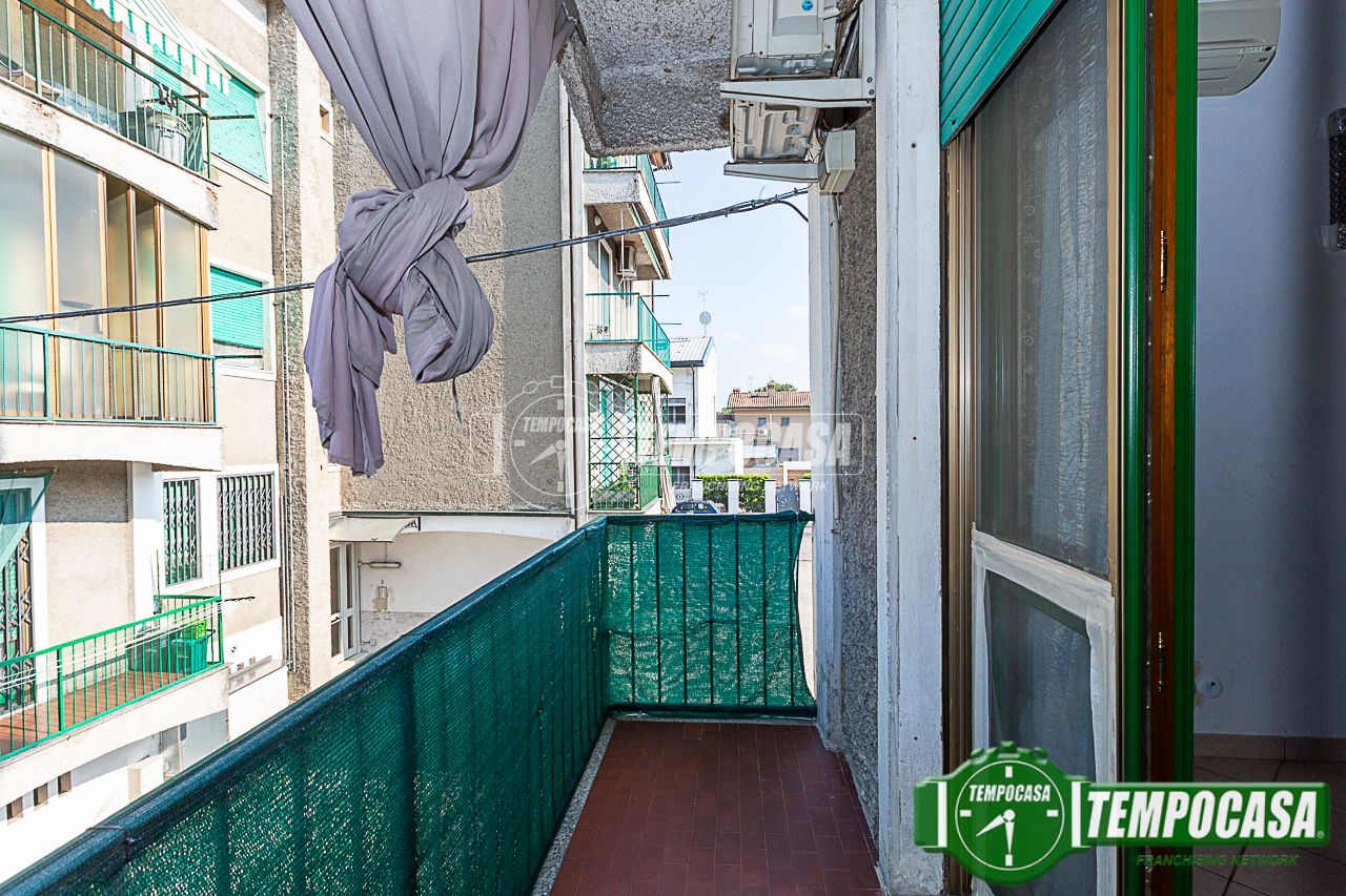 3 rooms Apartment in Rivolta d'Adda, Italy No. 293676