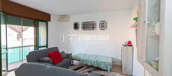 3 rooms Apartment in Rivolta d'Adda, Italy No. 293676 8