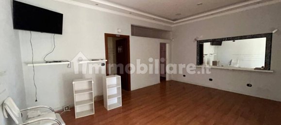 Propiedad comercial de 4 habitaciónes en Fiumicino, Italy No. 279901 5
