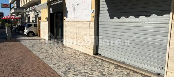 Propiedad comercial de 4 habitaciónes en Fiumicino, Italy No. 279901 3