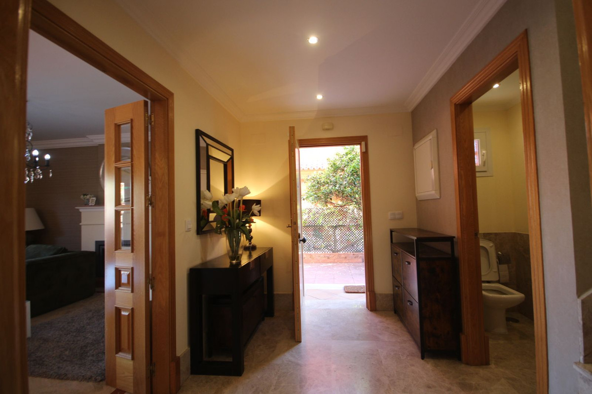 3 bedrooms Villa in Marbella, Spain No. 55906