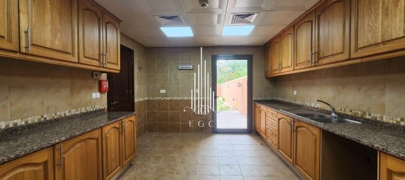 5 bedrooms Villa in Abu Dhabi Gate City, UAE No. 32271 12