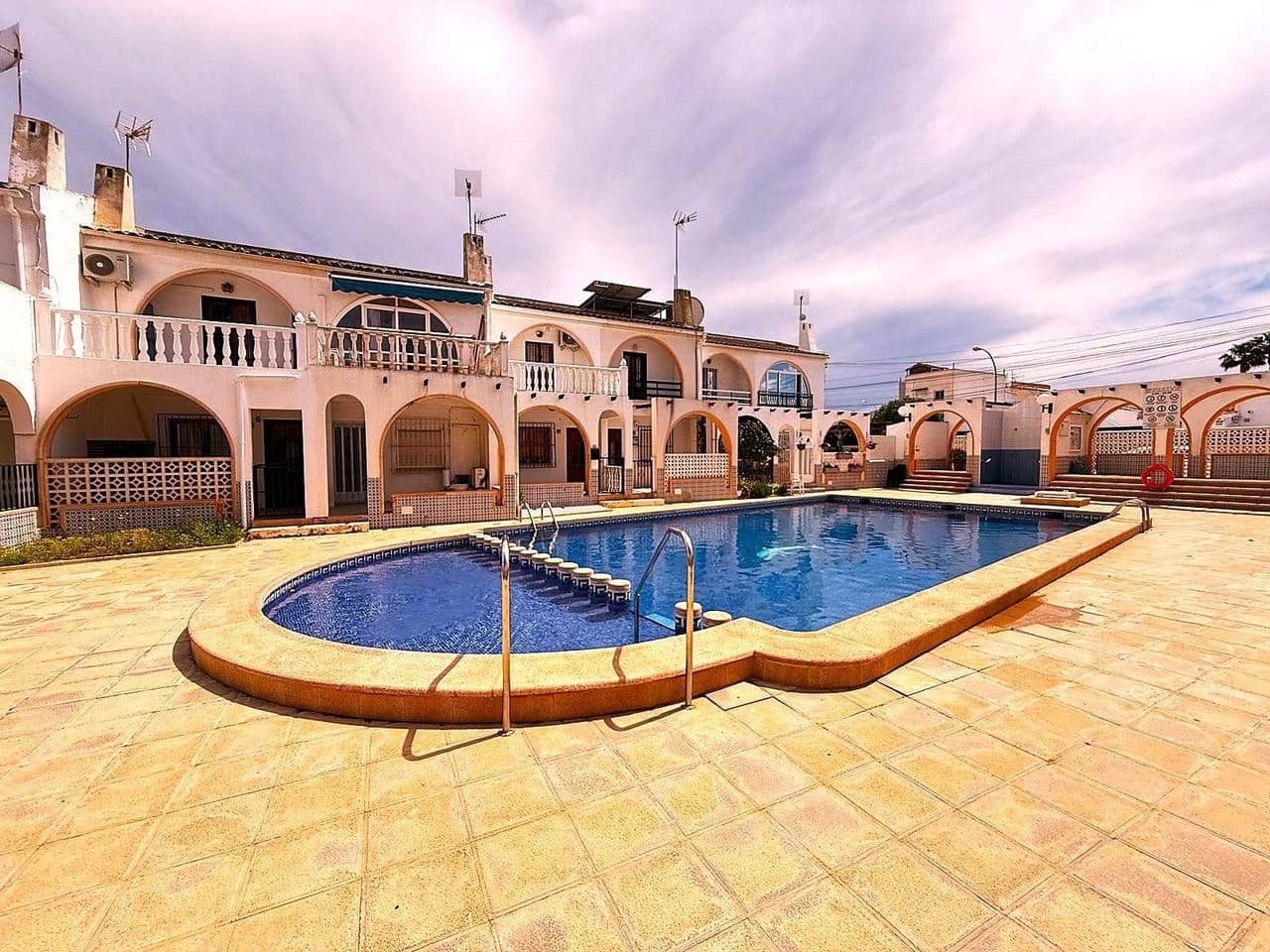 2 غرف نوم تاون هاوس في Torrevieja, Spain رقم 189507