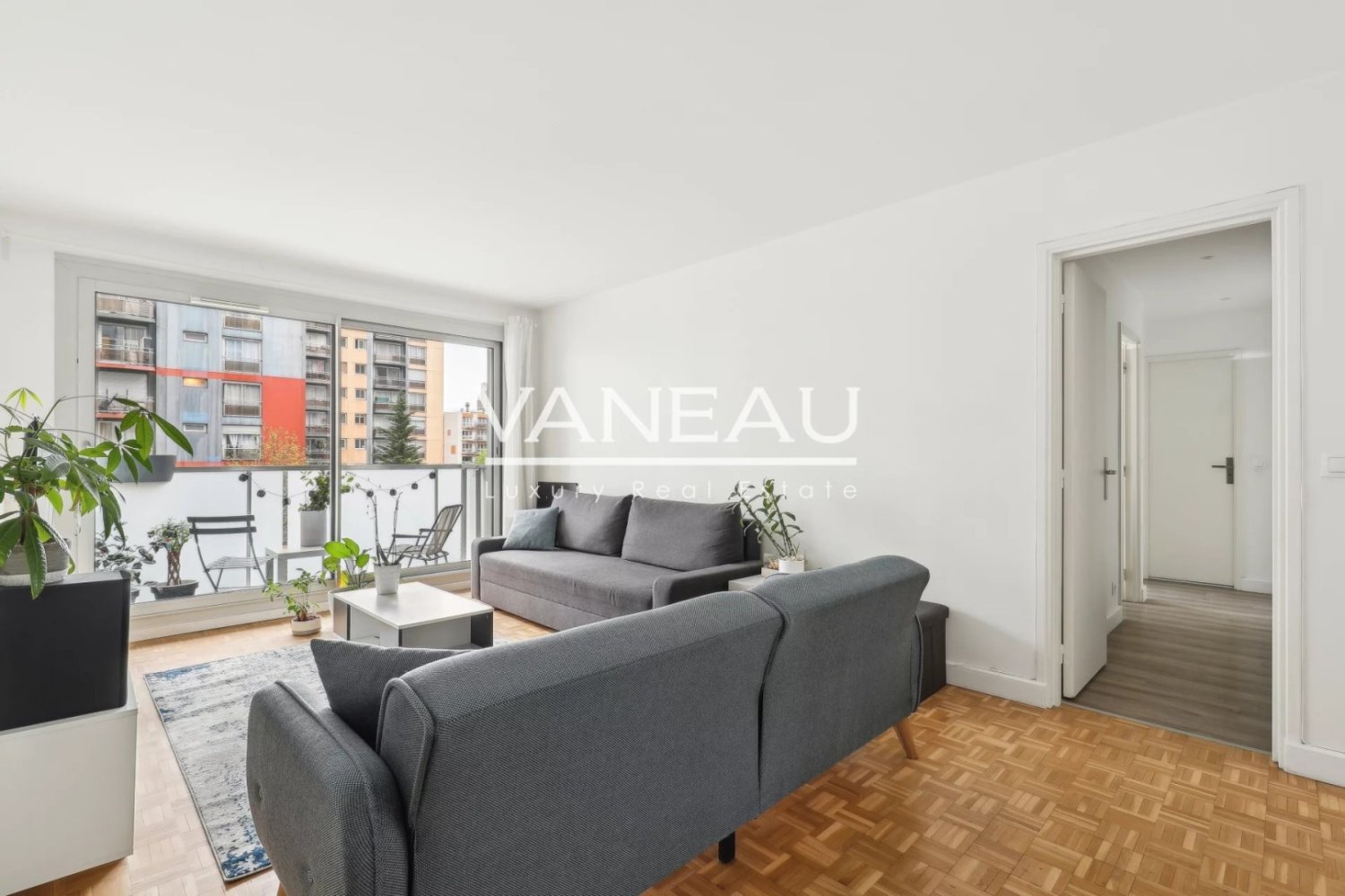 2 bedrooms Apartment in Paris, France No. 151250