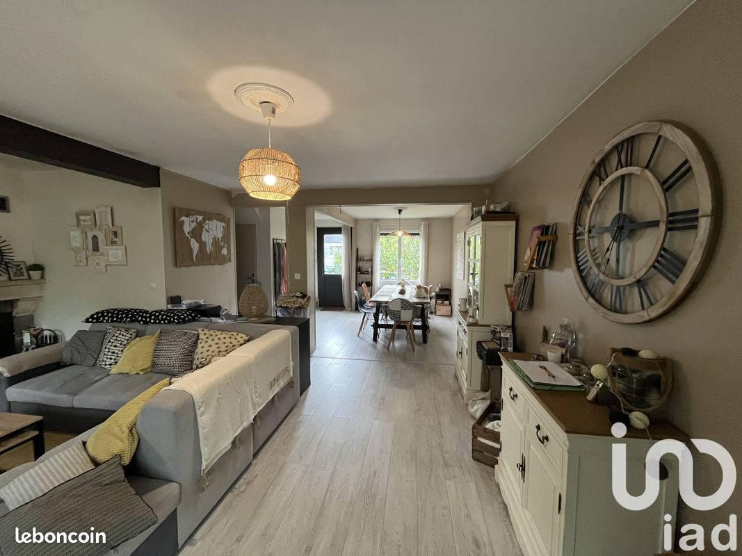 Casa de 3 dormitorios en Joue-les-Tours, France No. 60875