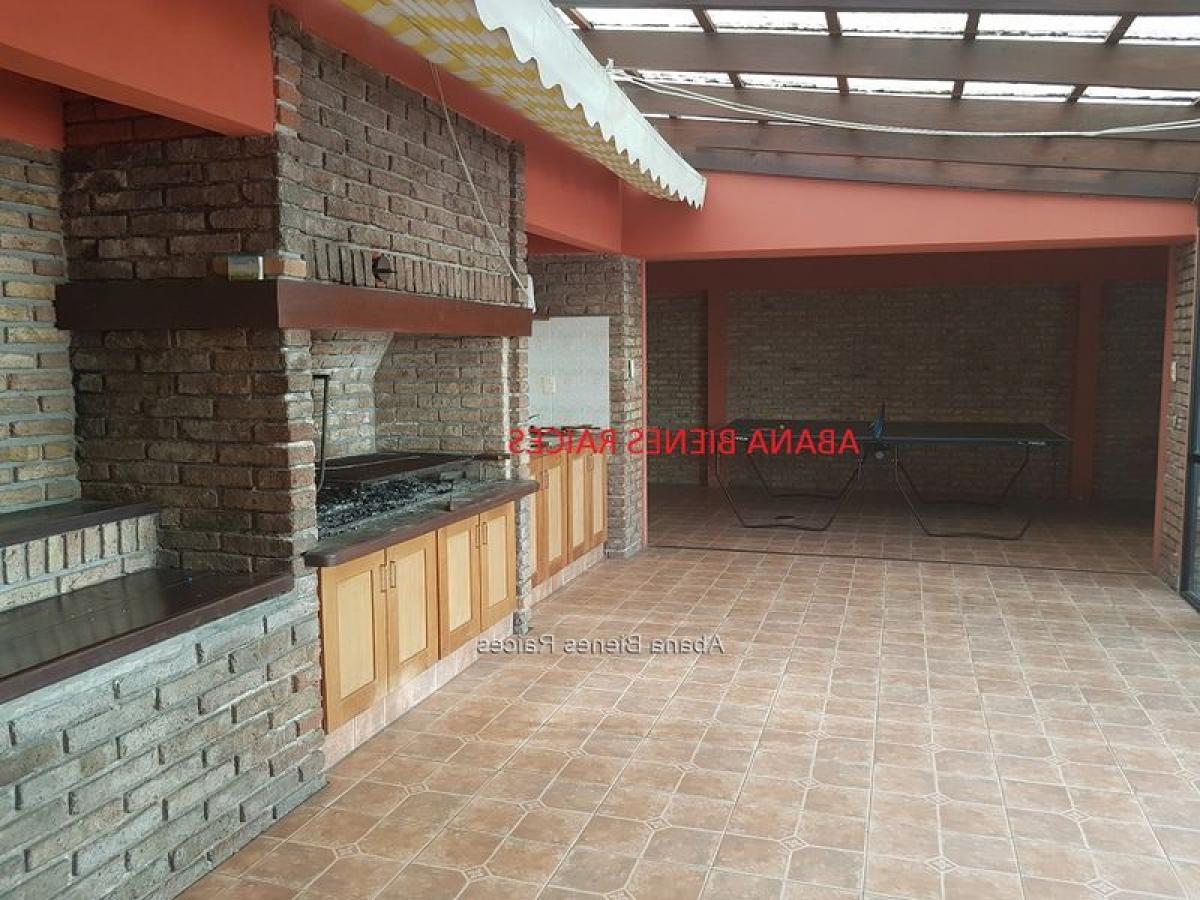 4 bedrooms Apartment in Montevideo, Uruguay No. 598