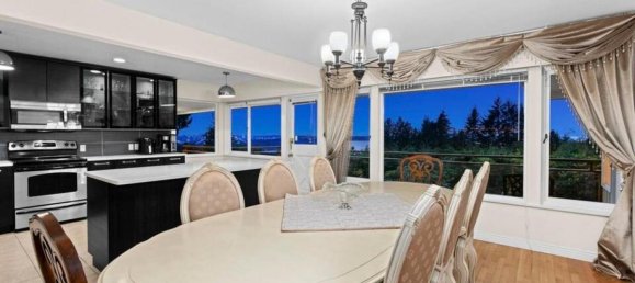 3 bedrooms House in British Columbia, Canada No. 1247 8