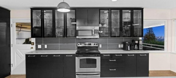 3 bedrooms House in British Columbia, Canada No. 1247 12