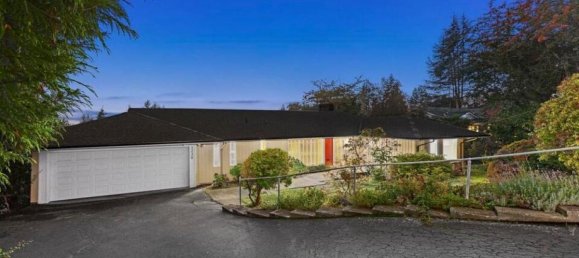 3 bedrooms House in British Columbia, Canada No. 1247 2