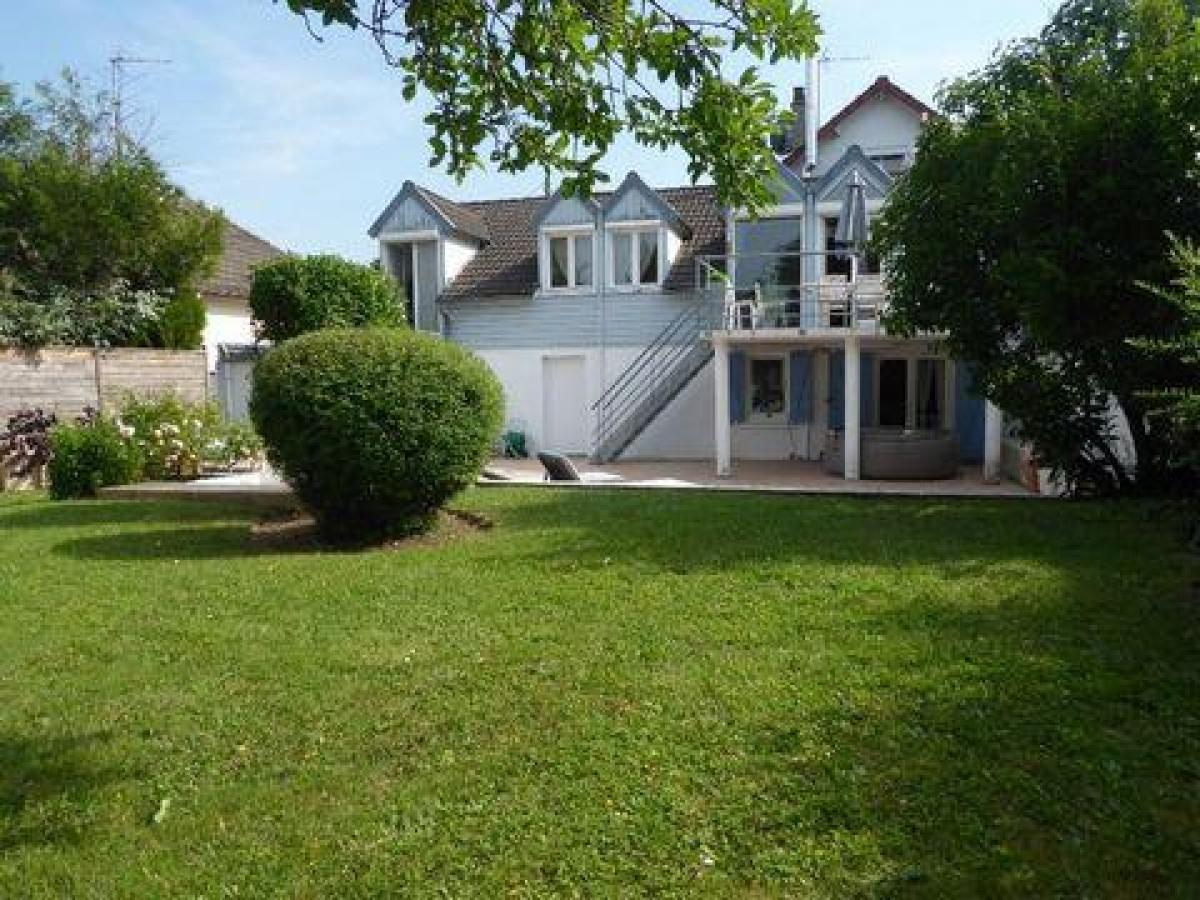 4 bedrooms House in Chartres, France No. 10753