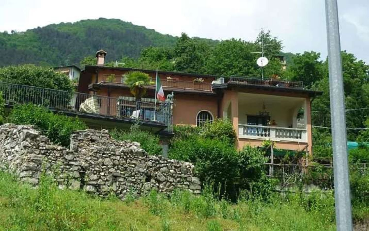 4 rooms House in Porlezza, Italy No. 3901
