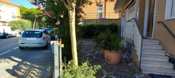 Дом с 8 комнатами в Пезаро, Италия № 298934 19