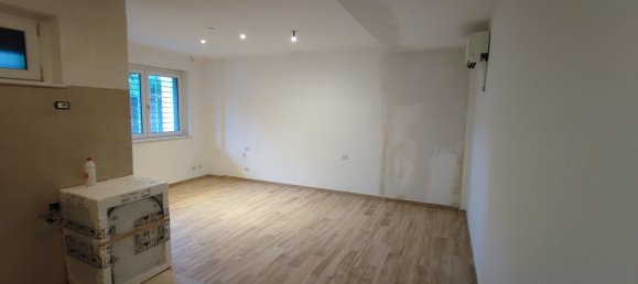 2 rooms Apartment in Rome, Italy No. 27180 5