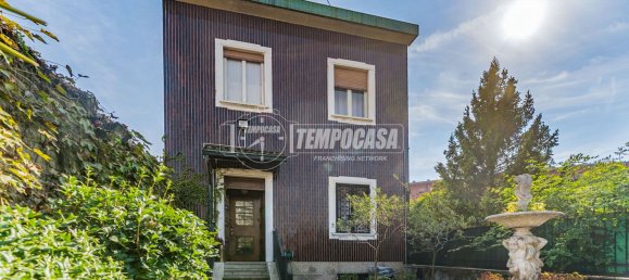 3 bedrooms Villa in Milan, Italy No. 354192 2