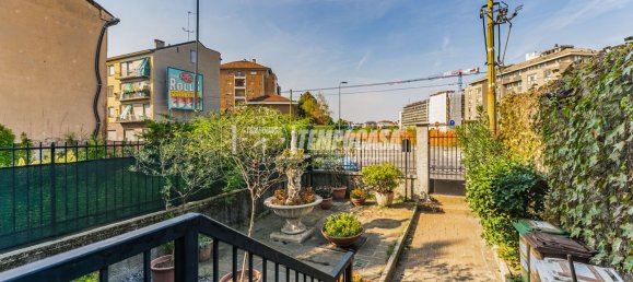 3 bedrooms Villa in Milan, Italy No. 354192 3