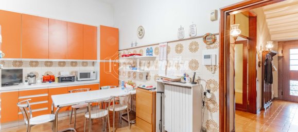 3 bedrooms Villa in Milan, Italy No. 354192 9