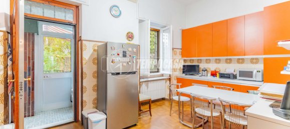 3 bedrooms Villa in Milan, Italy No. 354192 8