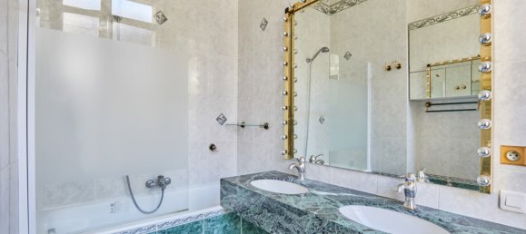 5 bedrooms Apartment in Paris, France No. 345056 15