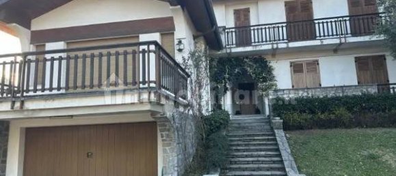 6 Schlafzimmer Villa in Erba, Italy, Nr. 3917 7