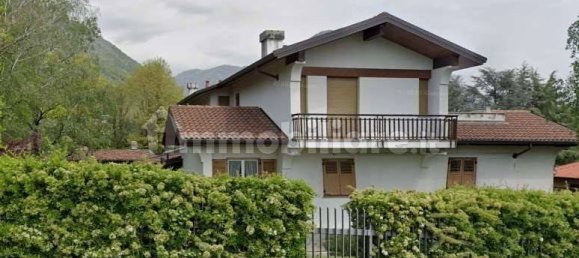 6 Schlafzimmer Villa in Erba, Italy, Nr. 3917 2