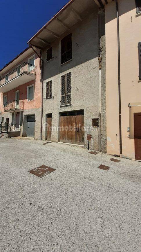 2 bedrooms House in Foligno, Italy No. 103381