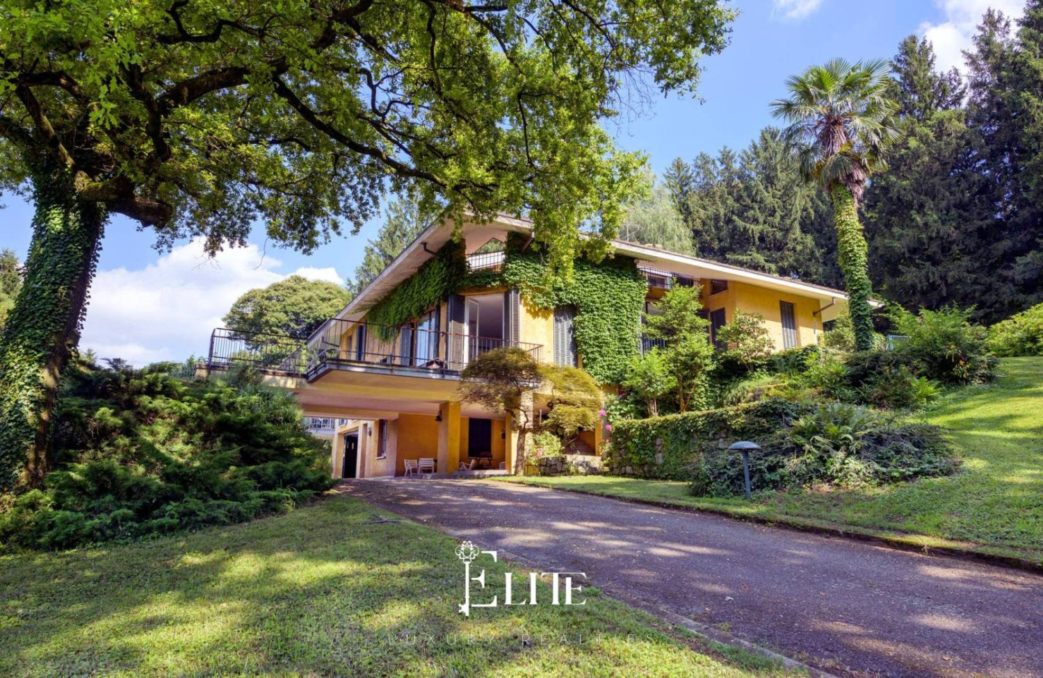 5 bedrooms Villa in Galliate Lombardo, Italy No. 283616