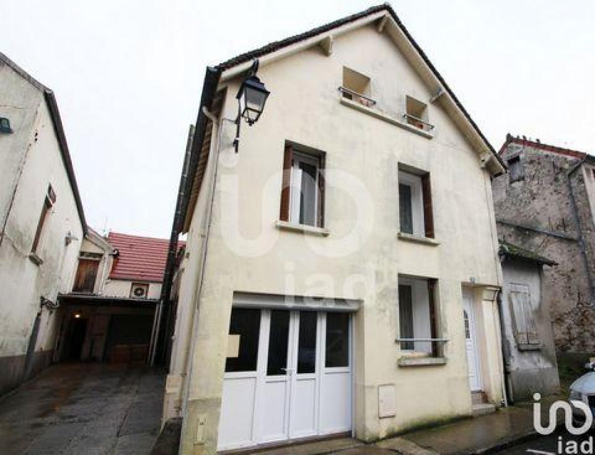 Casa de 3 dormitorios en Coulommiers, France No. 29415