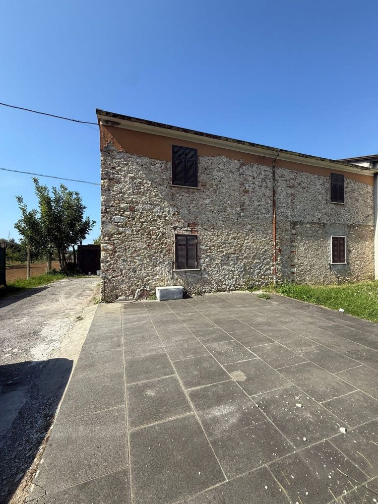 3 rooms House in Carrara, Italy No. 275385