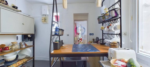 Studio in Paris, France No. 166988 5