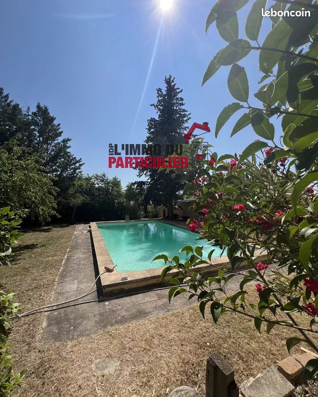 Casa de 3 dormitorios en Villelaure, France No. 338006