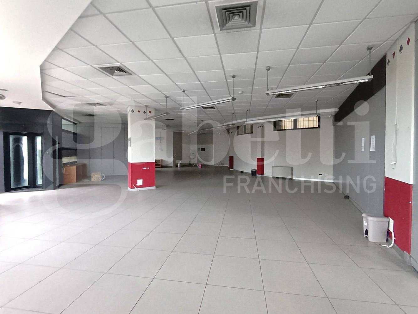 5 rooms Building in Viareggio, Italy No. 12386