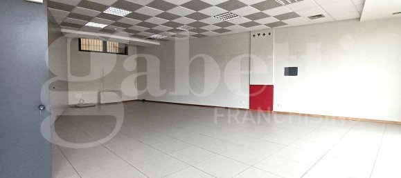 5 rooms Building in Viareggio, Italy No. 12386 11