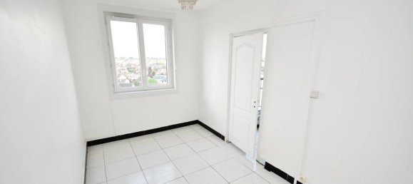 Apartamento de 3 dormitorios en Bondy, France No. 181129 3