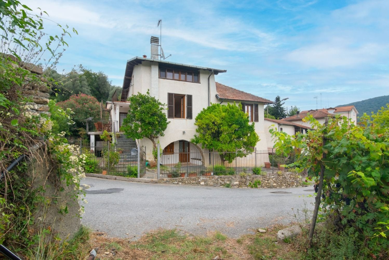 8 bedrooms Villa in Casanova Lerrone, Italy No. 337661