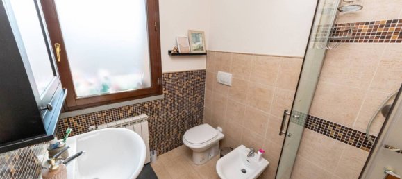Apartamento de 2 dormitorios en Pistoia, Italy No. 349001 17