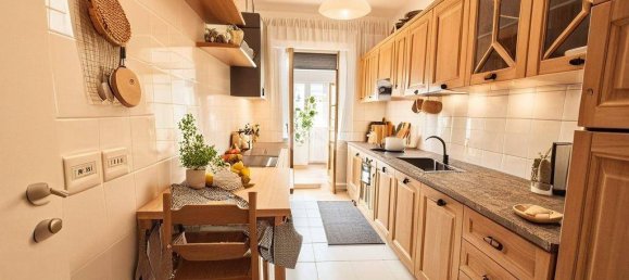 3 bedrooms Apartment in Naples, Italy No. 273467 2