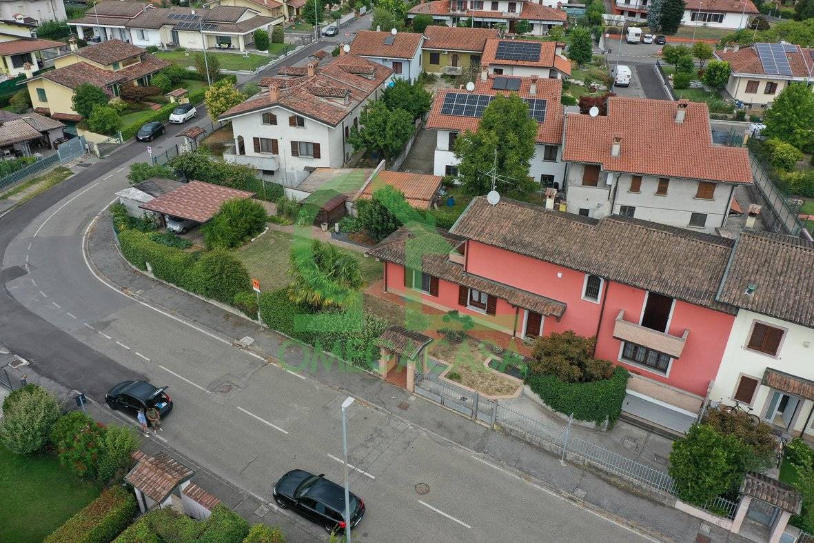 4 bedrooms Villa in Casalpusterlengo, Italy No. 348642