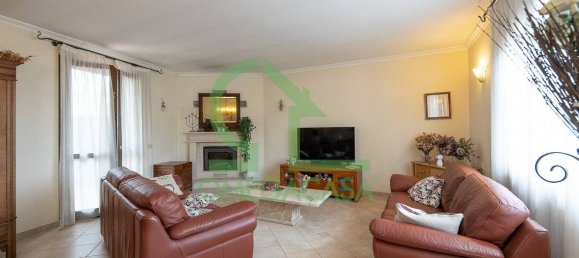 4 bedrooms Villa in Casalpusterlengo, Italy No. 348642 3