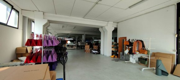 30 rooms Warehouse in Signa, Italy No. 62891 15