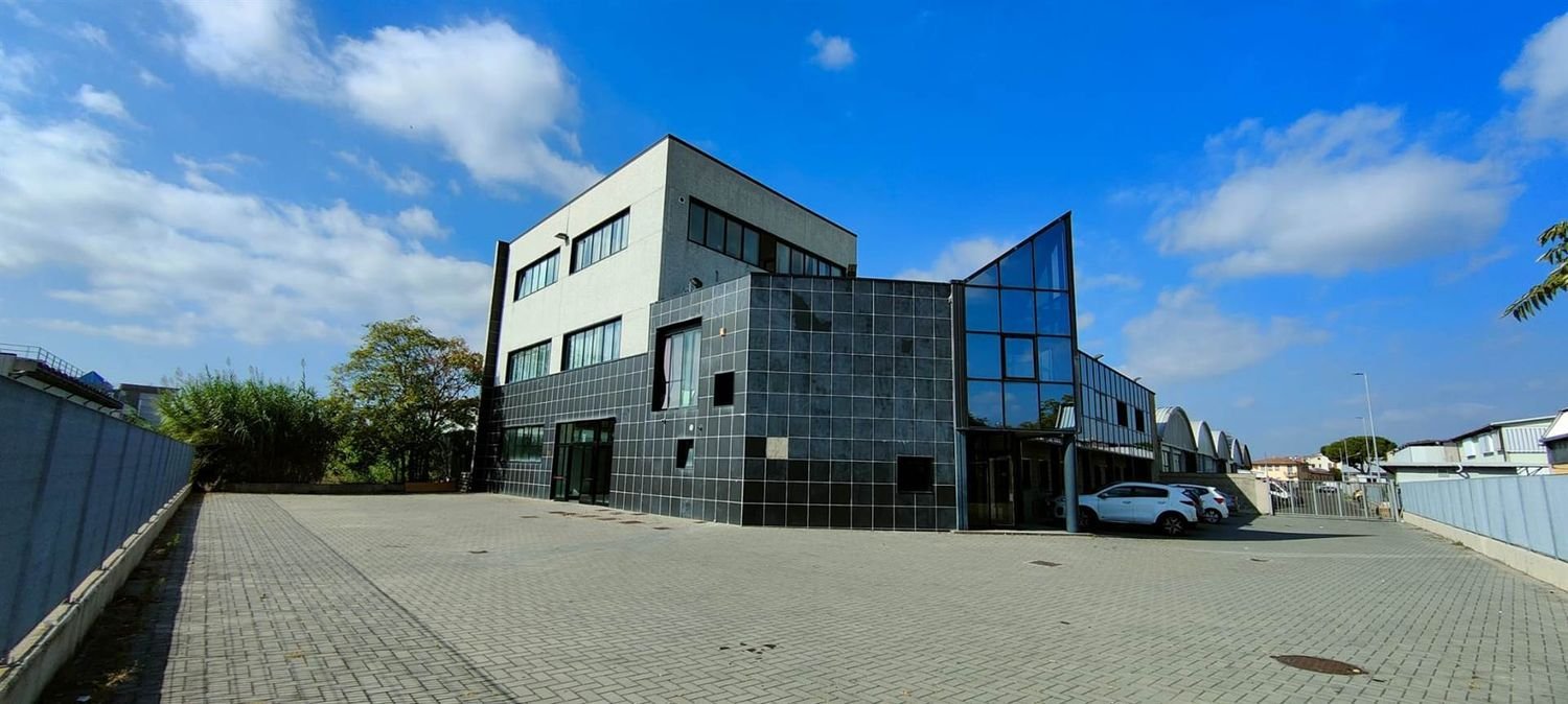 30 rooms Warehouse in Signa, Italy No. 62891