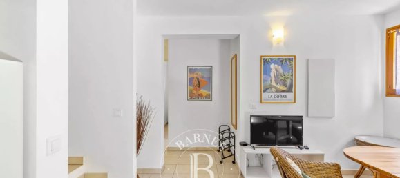 Дом с 7 спальнями в Дзондза, Франция № 79113 3