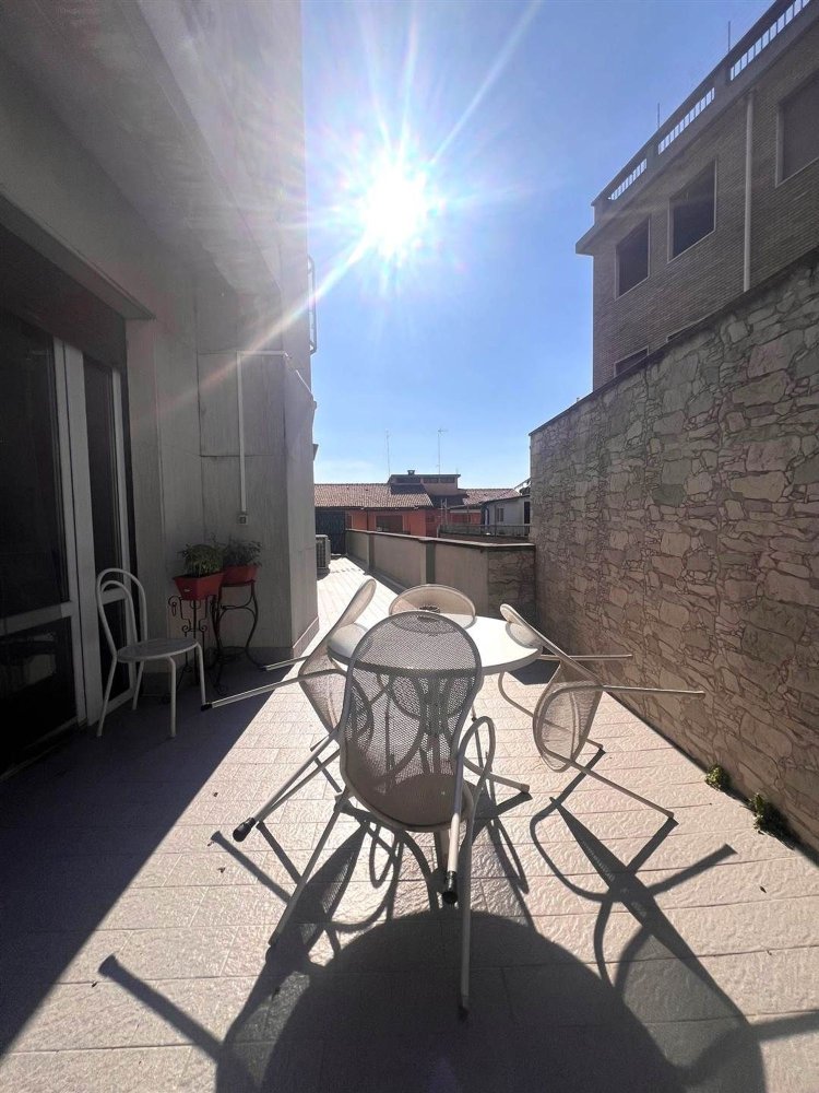 6 bedrooms Apartment in Mantua, Italy No. 370592